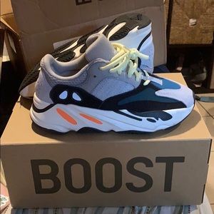 Yeezy boost 700